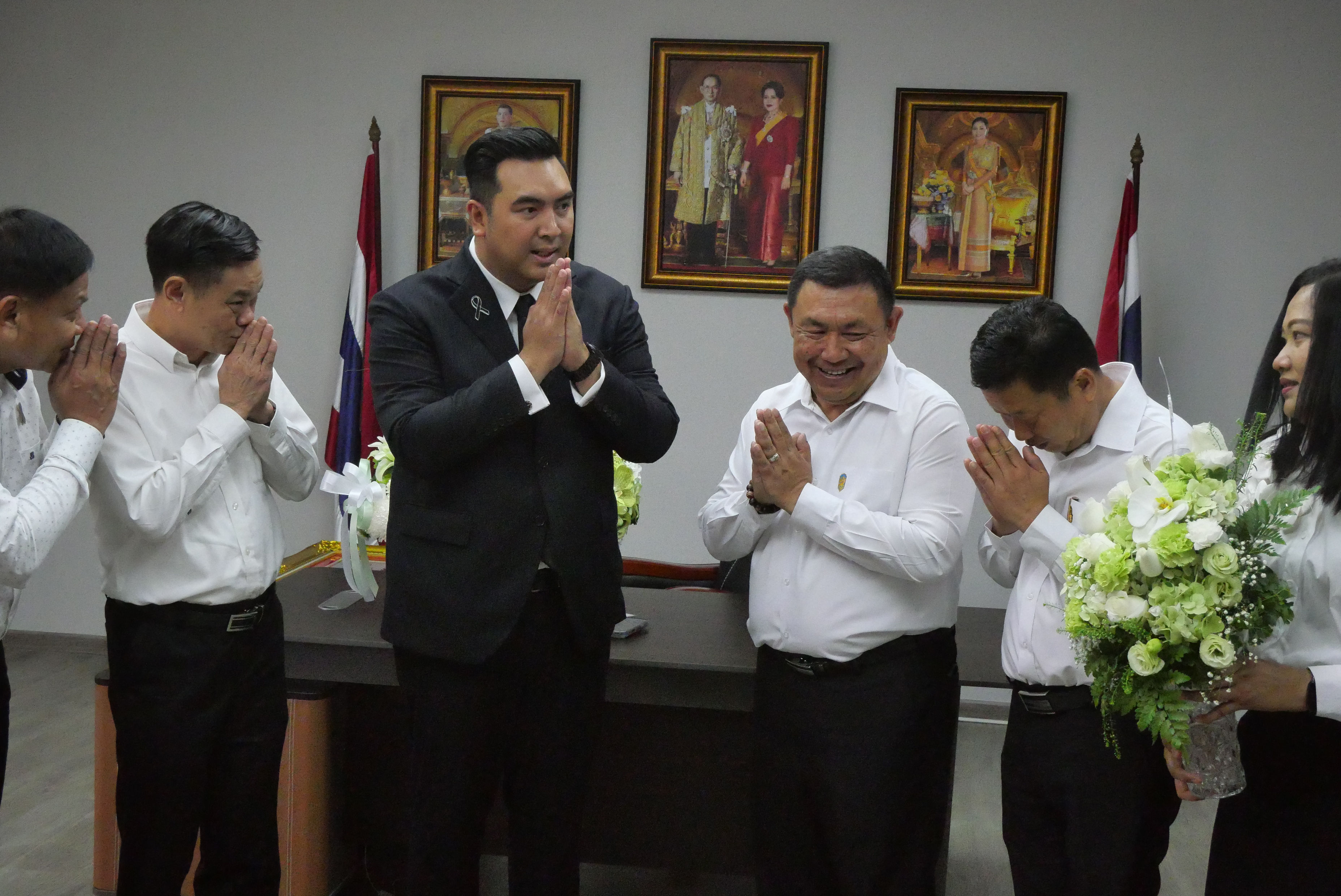 title - คณะผู้บริหาร ส.ป.ก. ร่วมแสดงความยินดีในโอกาสเข้ารับตำแหน่งของรัฐมนตรีว่าการกระทรวงเกษตรและสหกรณ์ และรัฐมนตรีช่วยว่าการกระทรวงเกษตรและสหกรณ์ 